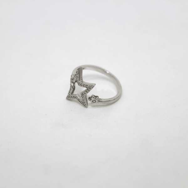 Anello a stella in argento rodiato con zirconi Gioielleria Mele