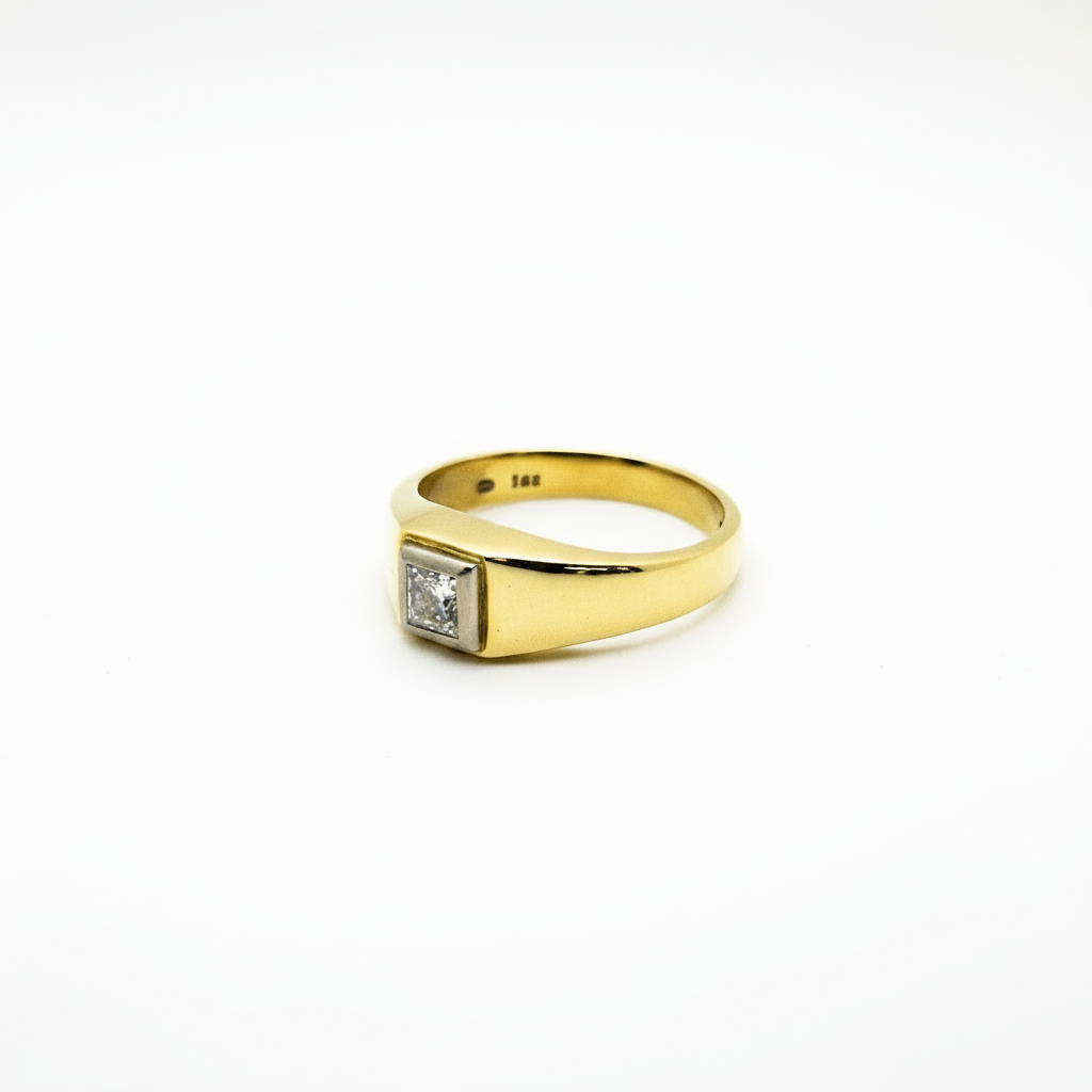 Anello da uomo in oro con diamante incastonato Gioielleria Mele