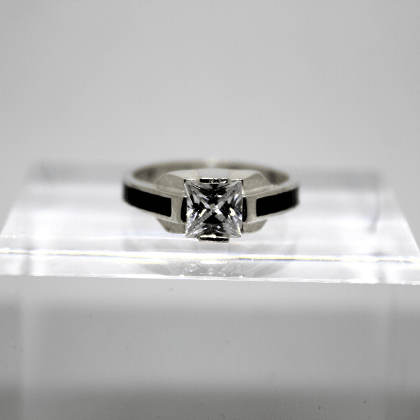 Anello solitario argento bianco con zircone carè 925% Gioielleria Mele