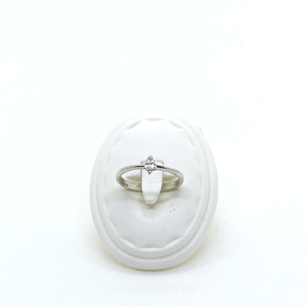 Anello solitario da donna in oro bianco con diamante marquise Gioielleria Mele