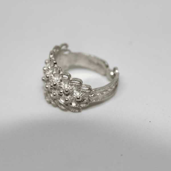 Fede in filigrana sarda a nido d’ape foglie Gioielleria Mele