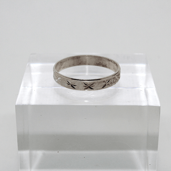 Fedina incisa con rigature e zigrinature in argento Gioielleria Mele