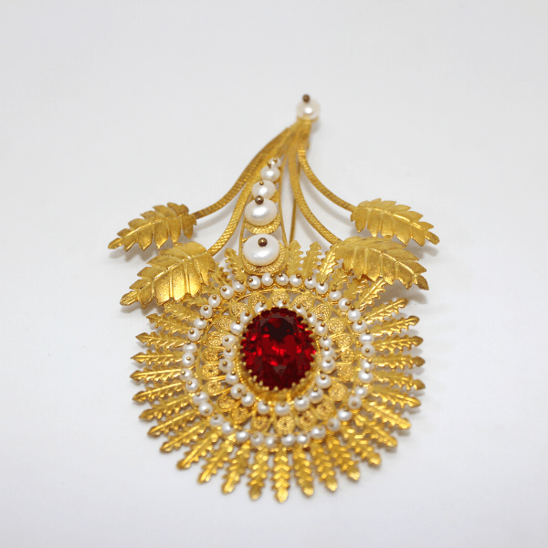 Spilla su girasoli, imperlato con scaramazze e strass rosso, argento dorato Gioielleria Mele