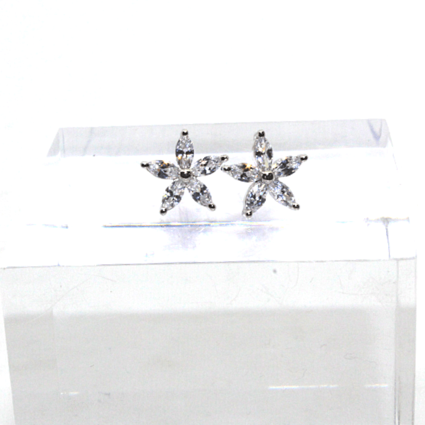 Orecchini stella in argento rodiato con zirconi a navet Gioielleria Mele