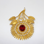 Spilla su girasoli, imperlato con scaramazze e strass rosso, argento dorato Gioielleria Mele